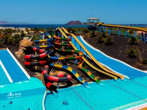 Acua Water Park es el único parque acuático de Fuerteventura. Con más de 14 atracciones, animación infantil y zonas de relax, ¡prepárate para un día refrescante en familia! Aprovecha tu descuento de residente y compra tu entrada online.
